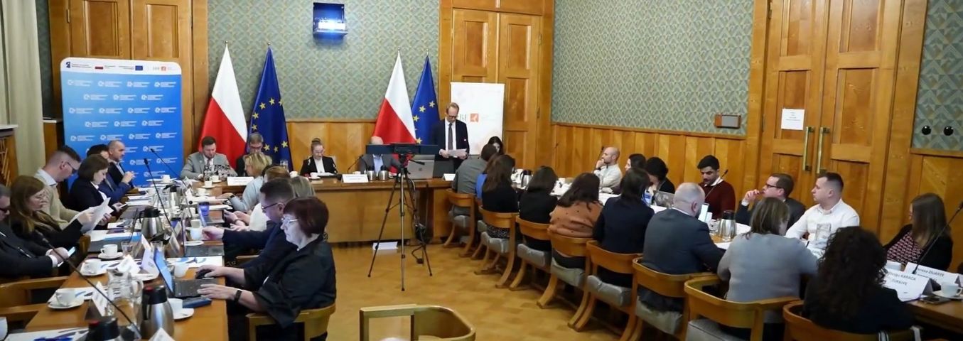 Zdjęcie przedstawiające osoby zaproszone na konferencję