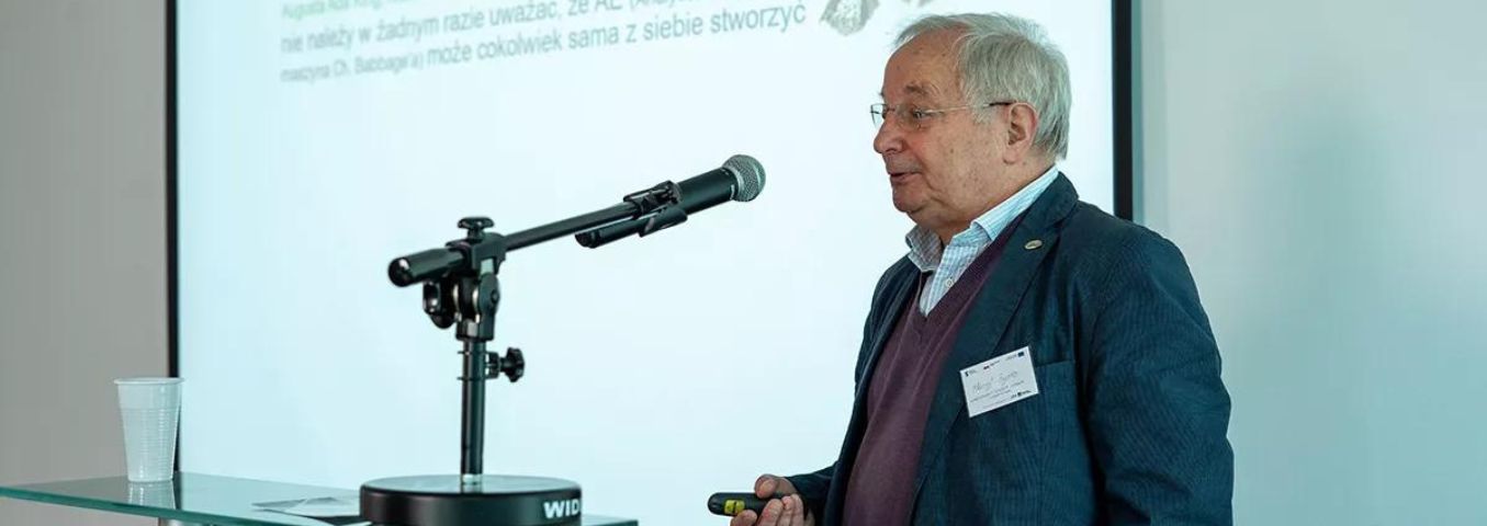 Na zdjęciu prof. dr hab. Maciej Sysło