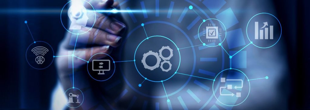 kobieca dłoń z ikonkami na pierwszym opbrazie