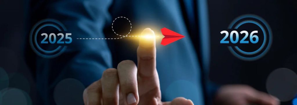 dłoń ze strzałką wskazującą mijający rok